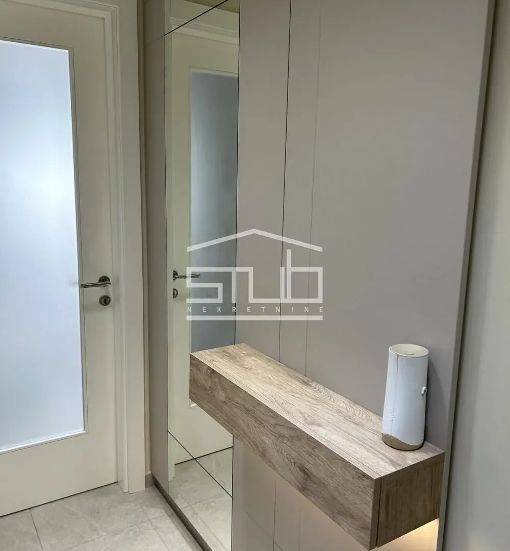 Izdavanje, trosoban stan, 77m², Tošin bunar, Novi Beograd Sve Podlokacije