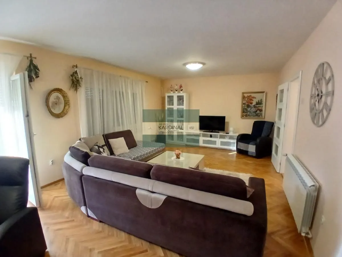 Prodaja, kuća, 379m², Trnava, Jagodina