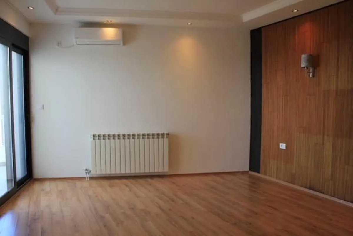 Prodaja, trosoban stan, 241m², Bar, Crna Gora