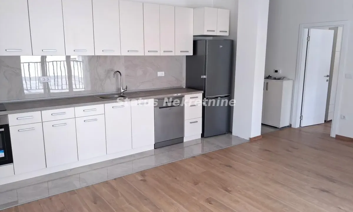 Rent, three bedroom apartment, 77m², Adamovićevo Naselje, Novi Sad Sve Podlokacije