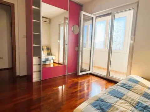 Izdavanje, trosoban stan, 75m², Stari Aerodrom, Podgorica - image 5