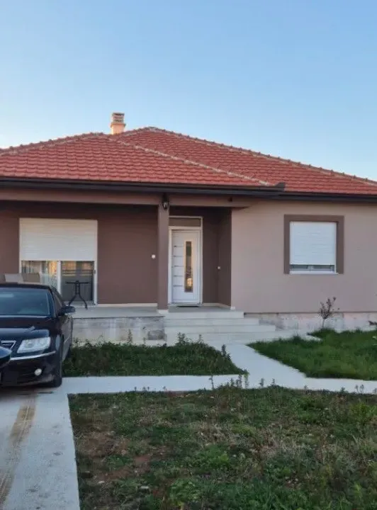 Rent, house, 135m², Murtovina, Podgorica