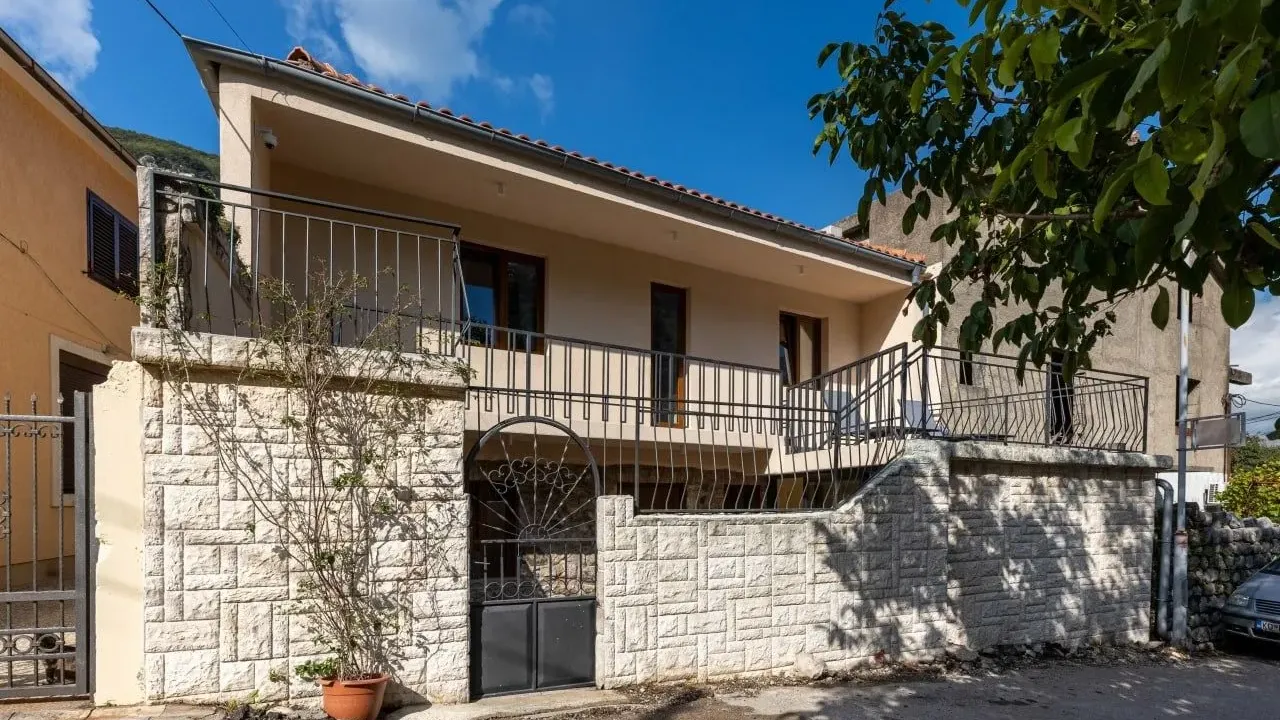 Prodaja, kuća, 170m², Škaljari, Kotor