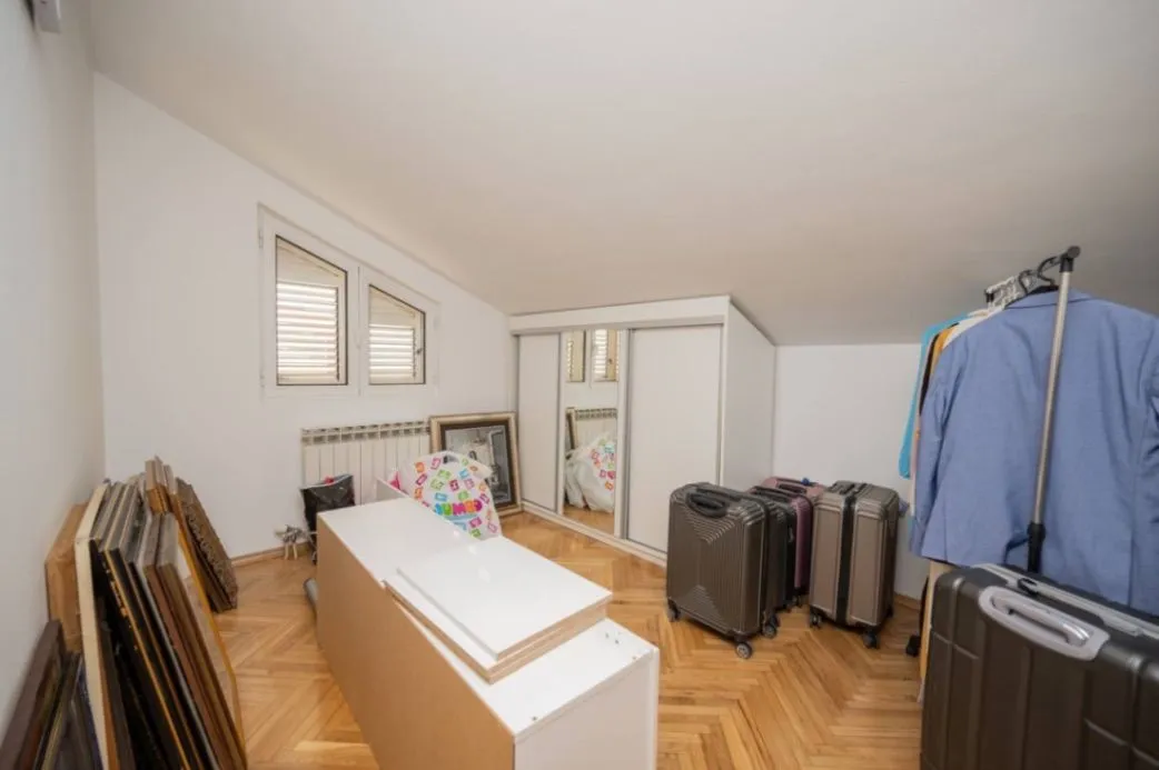 Rent, house, 400m², Momišići, Podgorica