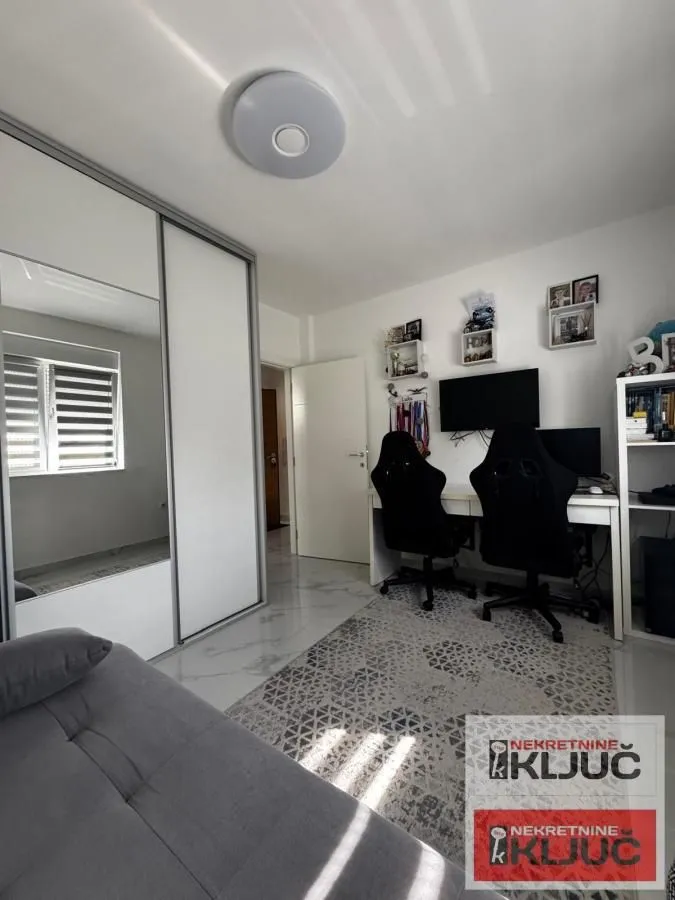 Prodaja, dvosoban stan, 57m², Lipov gaj, Novi Sad Sve Podlokacije