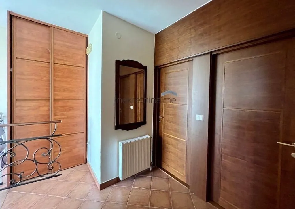Prodaja, kuća, 200m², Gorica C, Podgorica