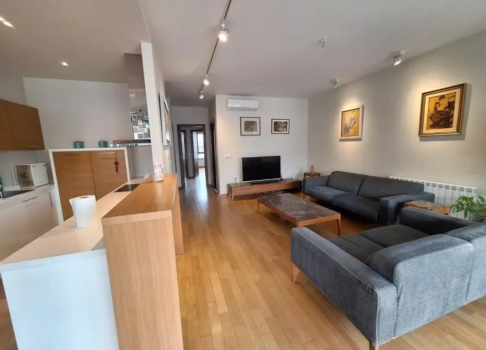 Izdavanje, trosoban stan, 102m², Vračar Hram, Vračar Sve Podlokacije