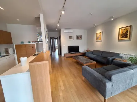 Izdavanje, trosoban stan, 102m², Vračar Hram, Vračar Sve Podlokacije - image 1