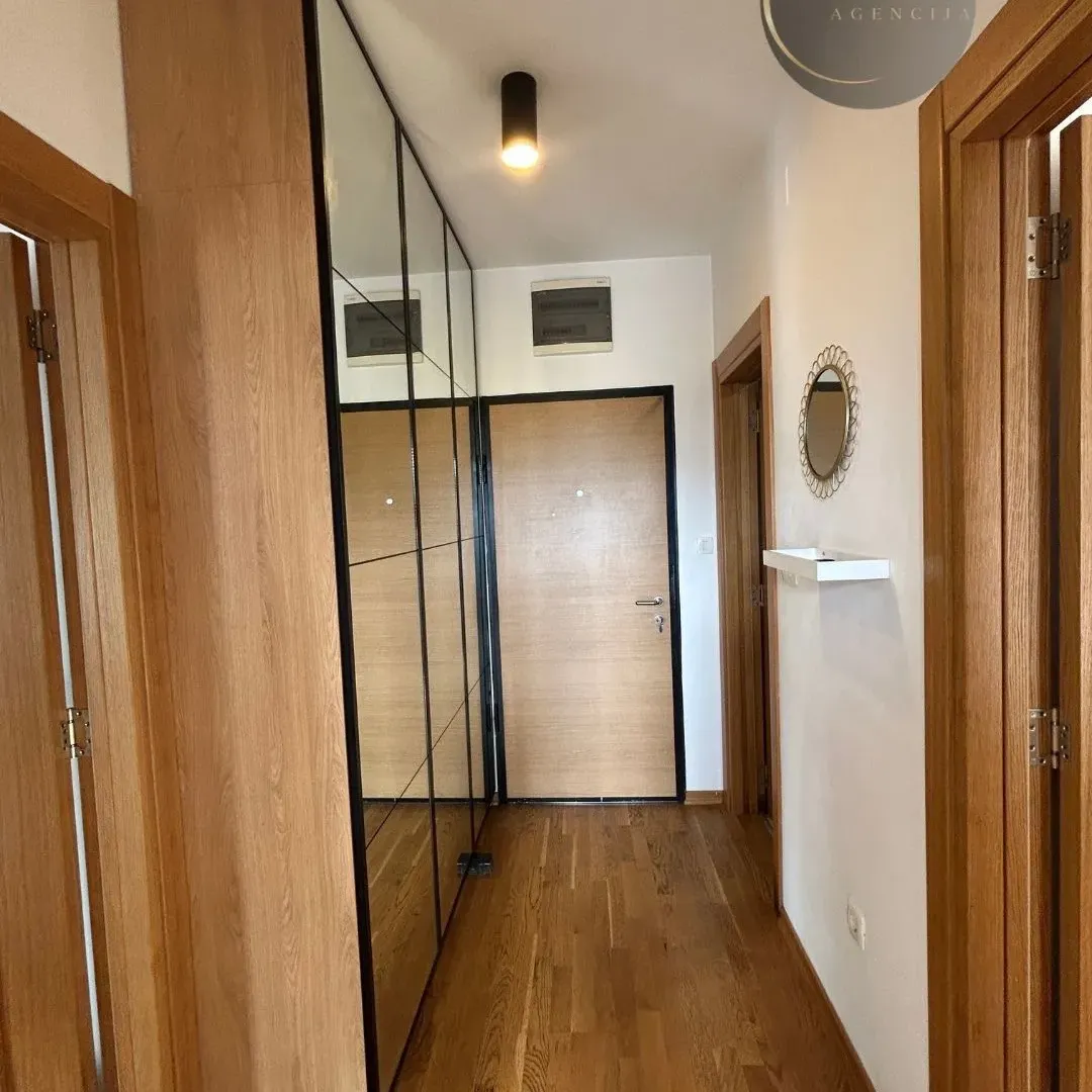 Izdavanje, dvosoban stan, 60m², Blok 9, Podgorica