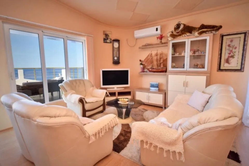 Rent, three bedroom apartment, 200m², Dobre Vode, Bar
