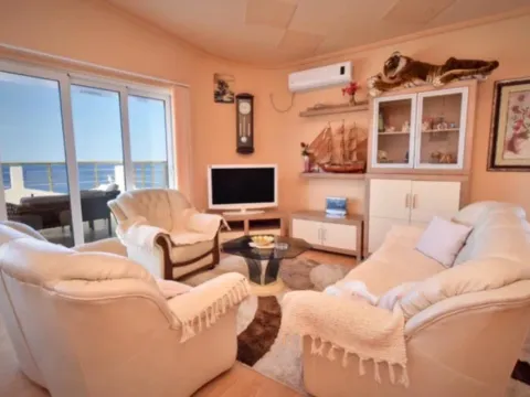 Rent, three bedroom apartment, 200m², Dobre Vode, Bar - image 9