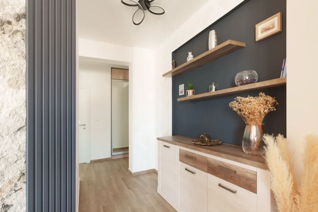 Prodaja, dvosoban stan, 70m², Šušanj, Bar