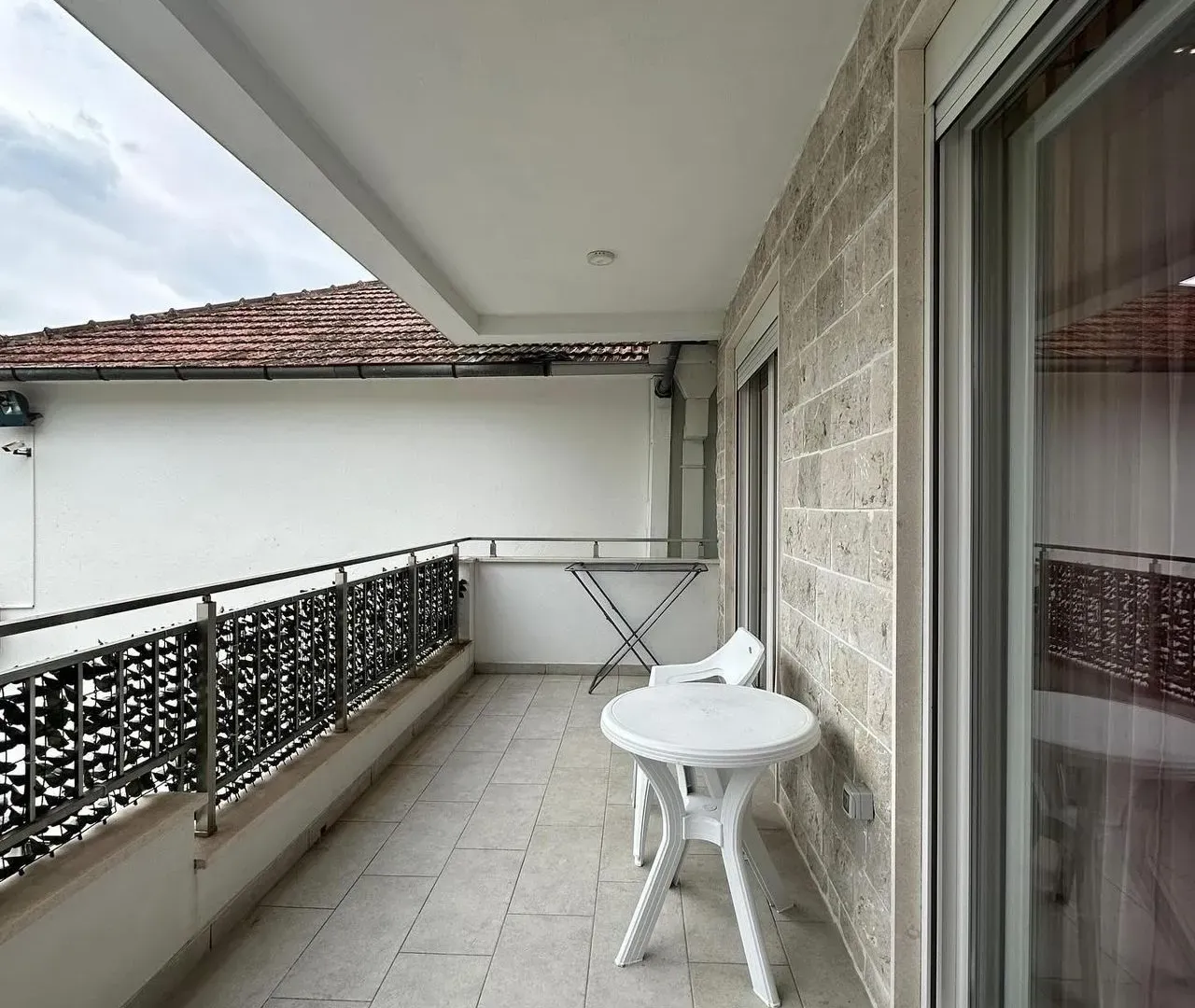Izdavanje, jednosoban stan, 42m², Centar, Tivat