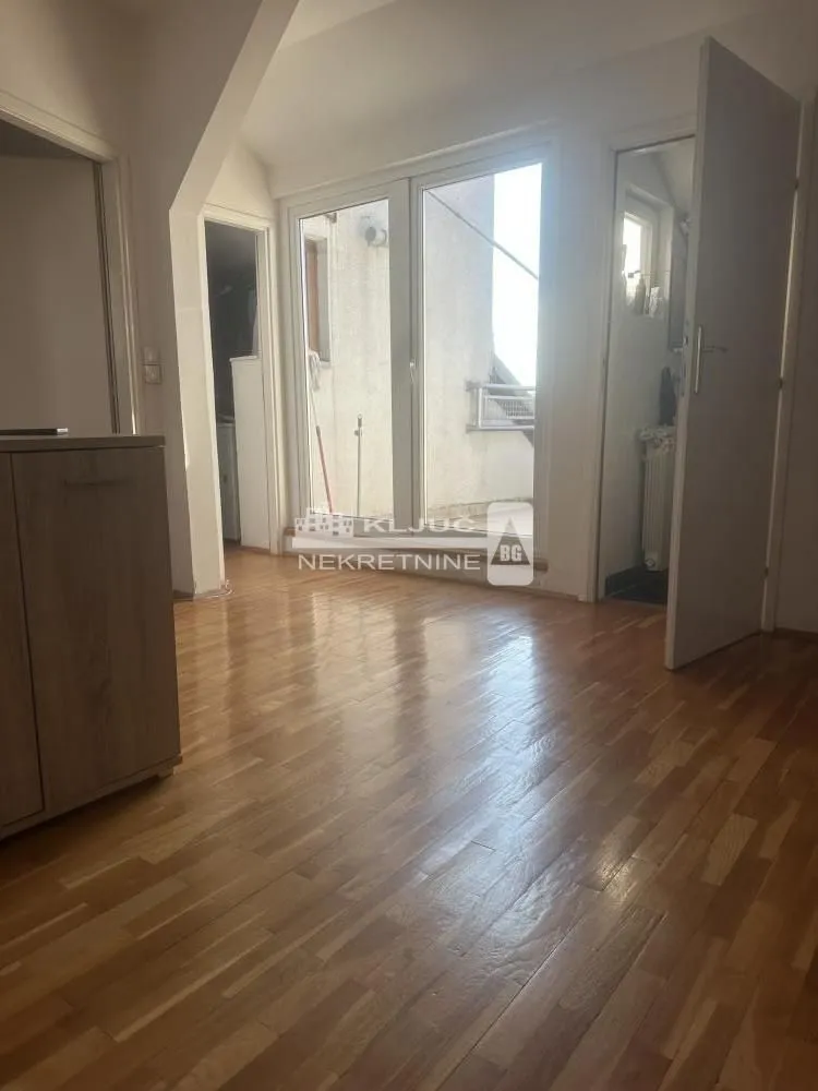Prodaja, četvorosoban stan, 117m², Kalenić Pijaca, Vračar Sve Podlokacije