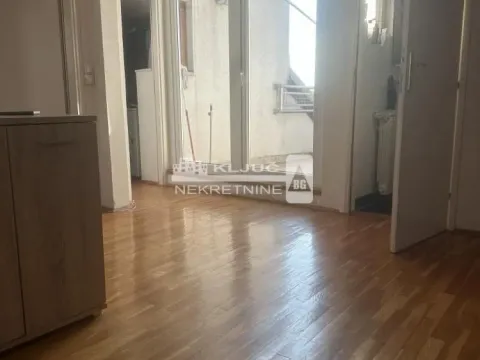 Sale, four bedroom apartment, 117m², Kalenić Pijaca, Vračar Sve Podlokacije - image 9