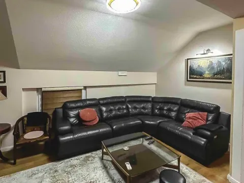 Sale, three bedroom apartment, 90m², Stari Aerodrom, Podgorica - image 3