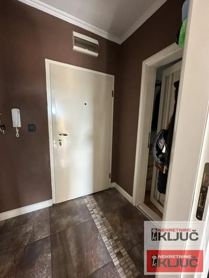 Prodaja, trosoban stan, 81m², Sajmište, Novi Sad