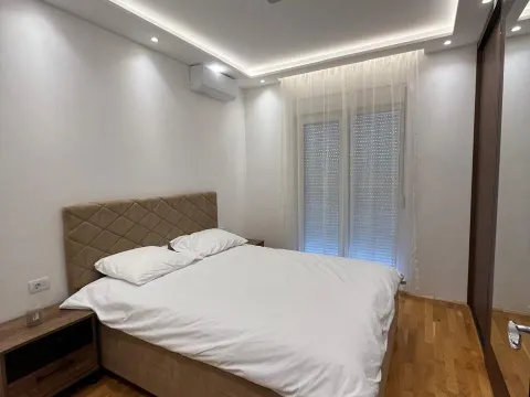 Izdavanje, dvosoban stan, 57m², Stari Aerodrom, Podgorica - image 1