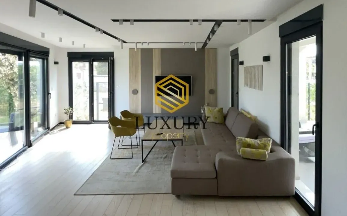 Izdavanje, kuća, 300m², City Kvart, Podgorica