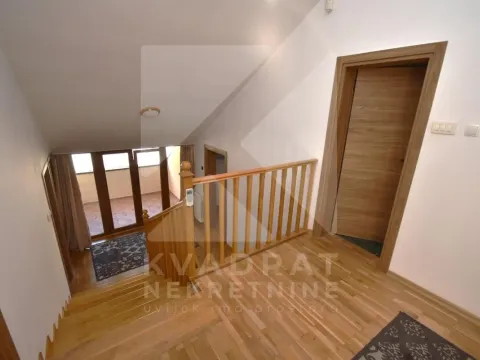 Izdavanje, kuća, 300m², Gorica C, Podgorica - image 23