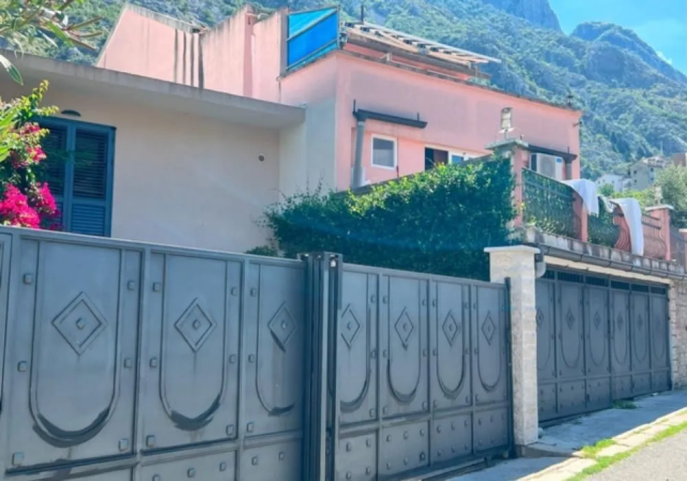 Sale, house, 200m², Kotor, Crna Gora