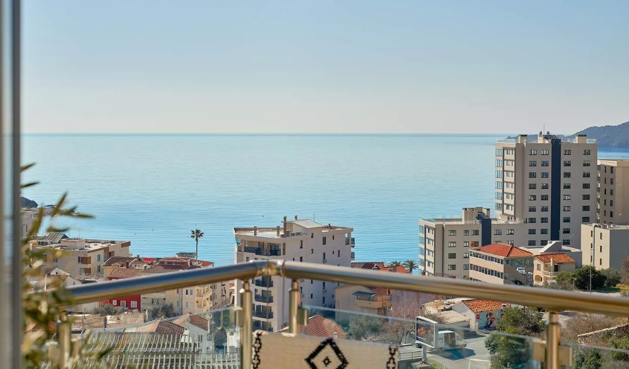 Prodaja, trosoban stan, 150m², Bečići, Budva