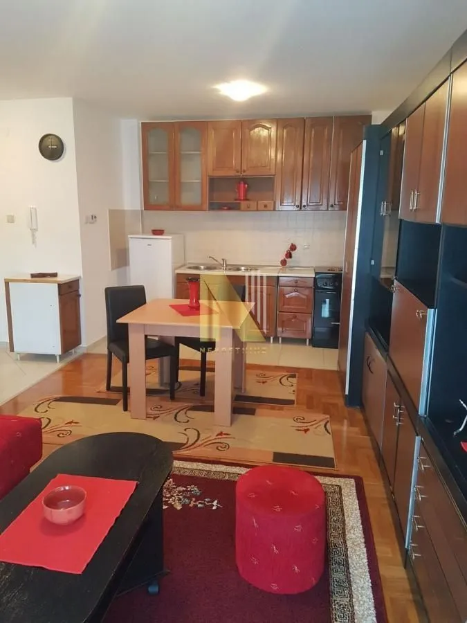 Izdavanje, garsonjera, 31m², Bulevar Oslobodjenja, Novi Sad Sve Podlokacije