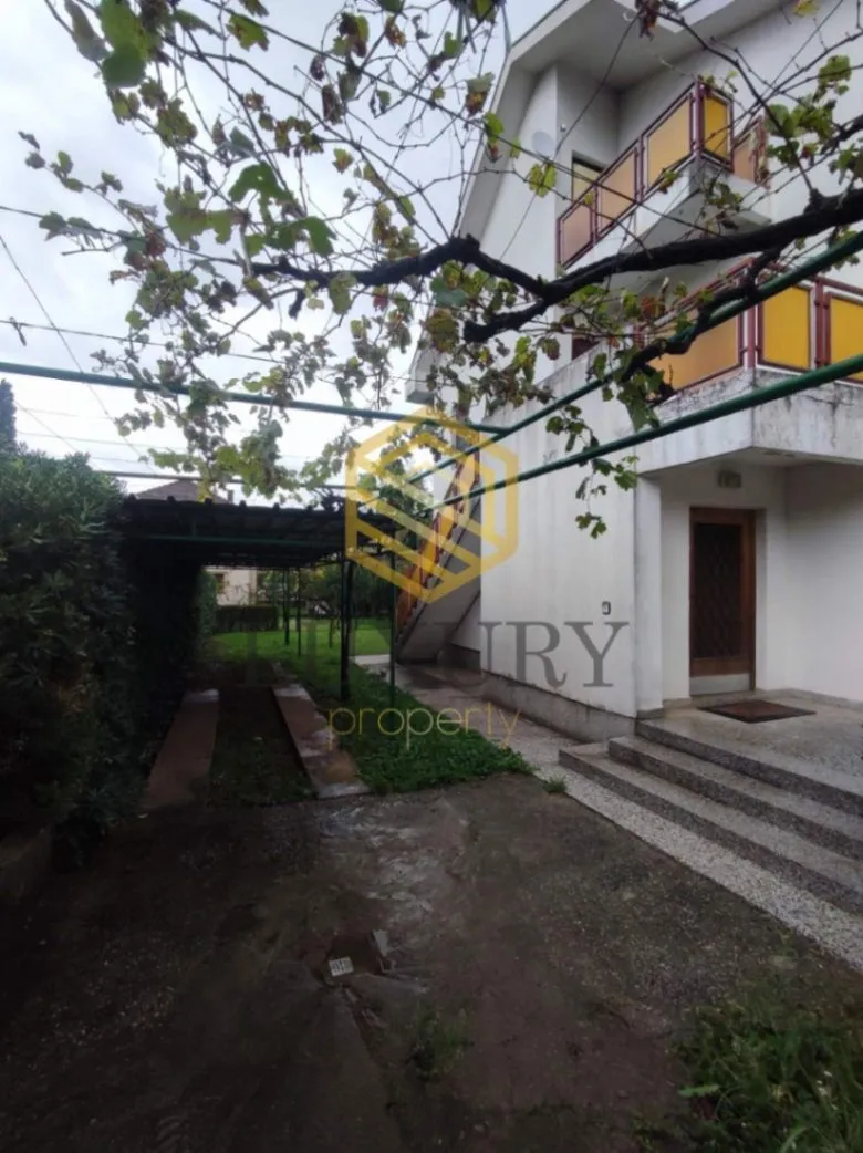 Rent, house, 200m², Zagorič, Podgorica