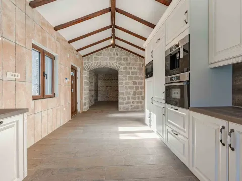 Prodaja, kuća, 130m², Muo, Kotor - image 17