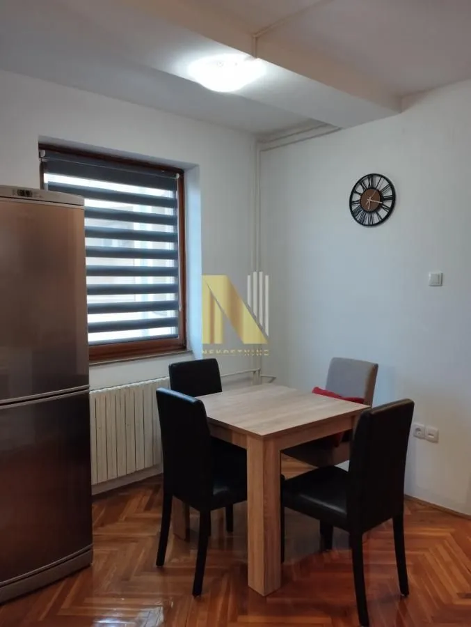 Izdavanje, dvosoban stan, 42m², Centar, Novi Sad