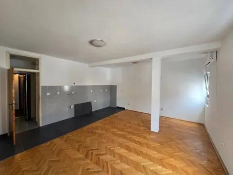 Prodaja, jednosoban stan, 59m², Centar, Budva - image 2
