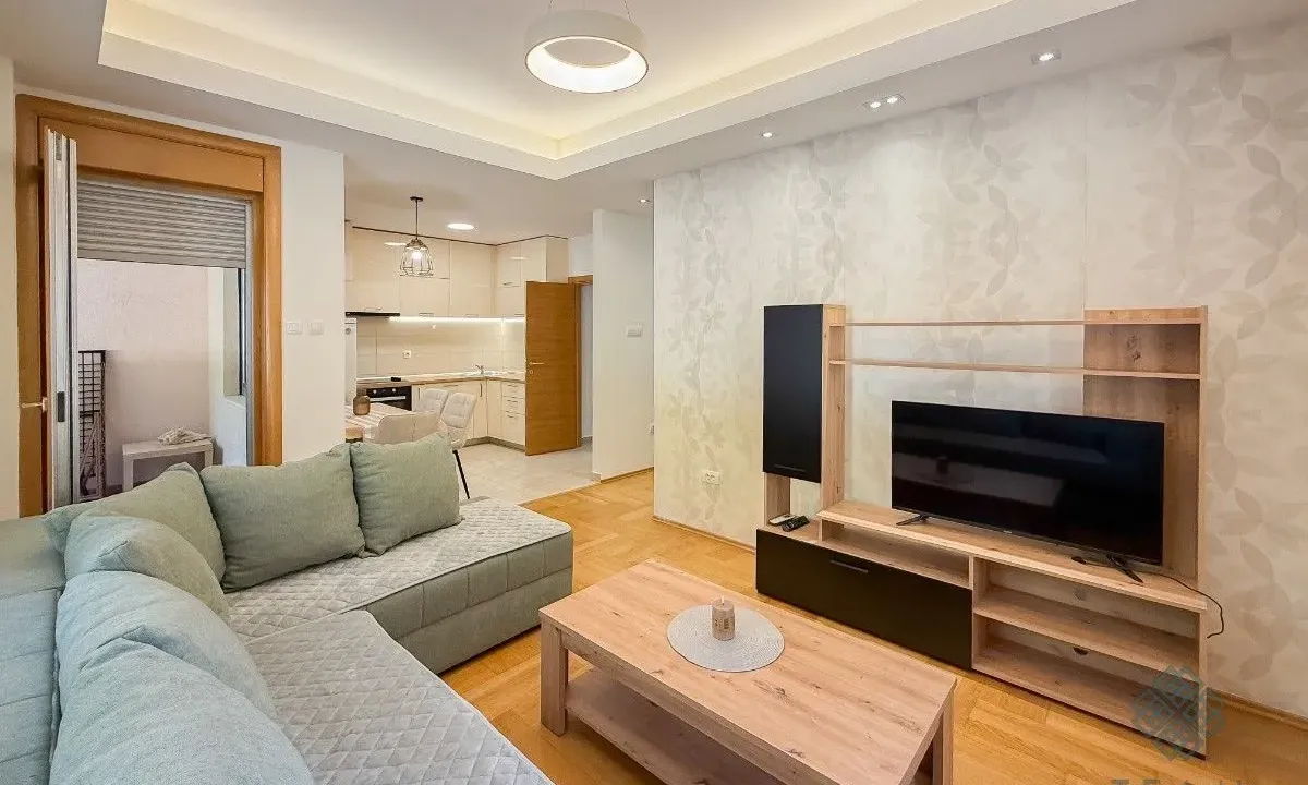 Izdavanje, dvosoban stan, 66m², Pod Goricom, Podgorica