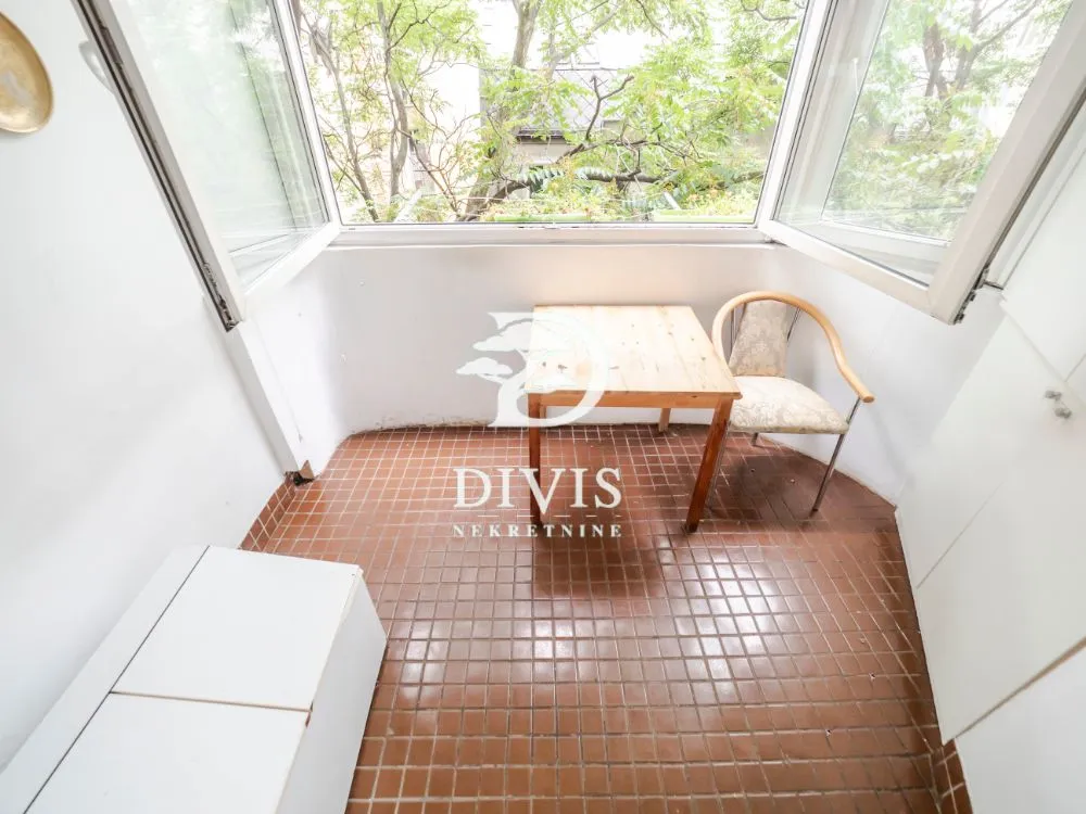 Prodaja, četvorosoban stan, 111m², Stari Grad, Beograd