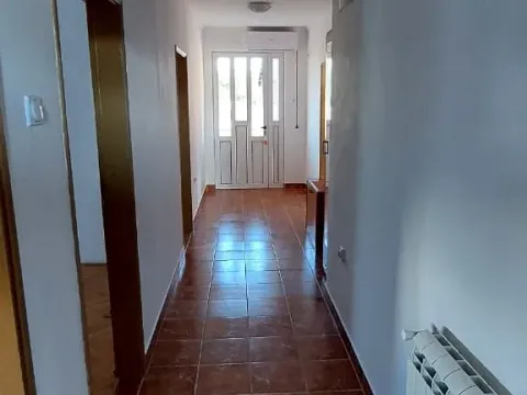 Rent, three bedroom apartment, 130m², Dahna, Podgorica - image 16
