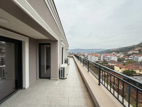 Izdavanje, trosoban stan, 163m², Preko Morače, Podgorica - image 19