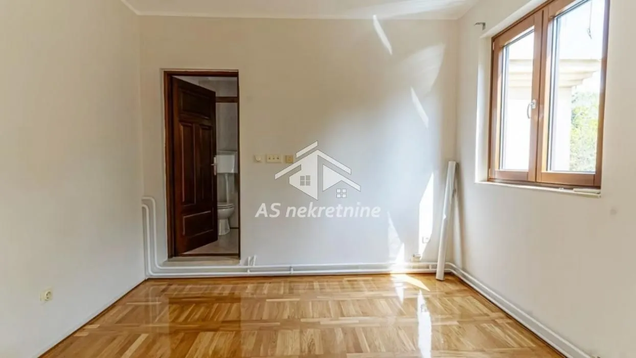 Izdavanje, stan, 210m², Savski Venac, Beograd