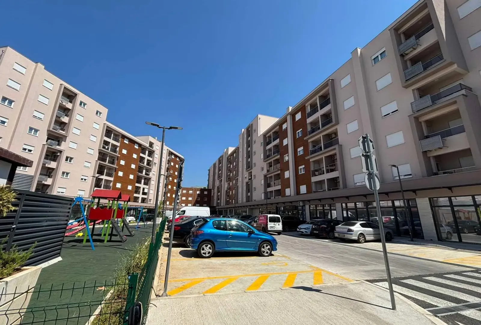 Izdavanje, poslovni prostor, 100m², Stari Aerodrom, Podgorica