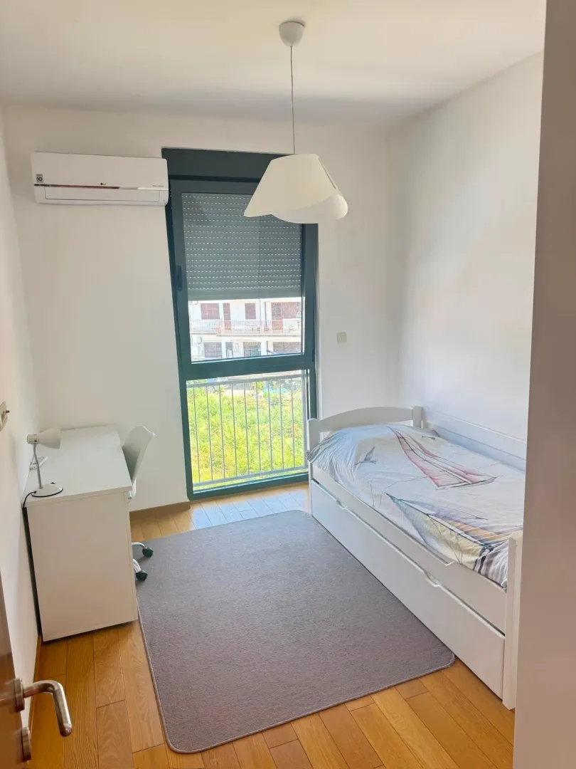 Izdavanje, dvosoban stan, 77m², Seljanovo, Tivat