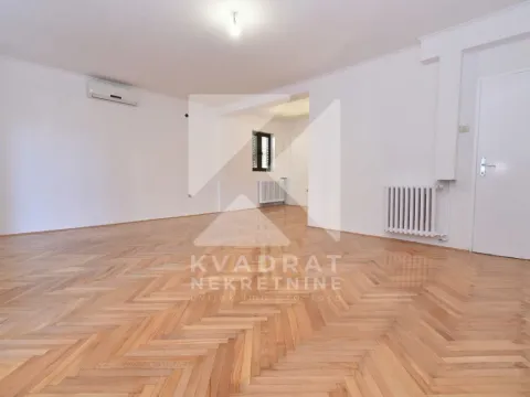 Izdavanje, kuća, 200m², Stari Aerodrom, Podgorica - image 2