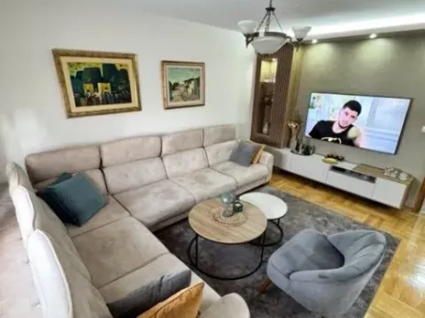 Prodaja, trosoban stan, 87m², Stari Aerodrom, Podgorica