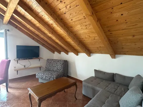 Izdavanje, kuća, 180m², Krašići, Tivat - image 11