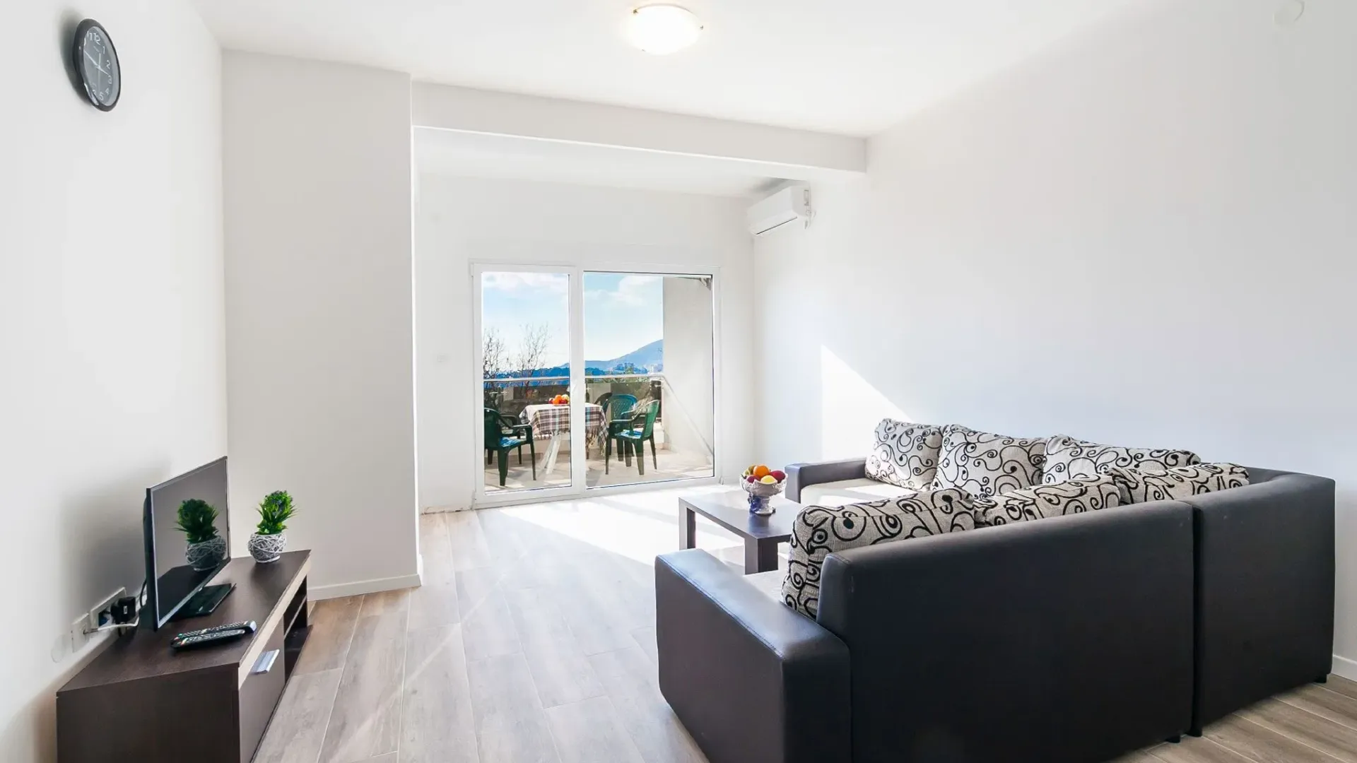 Rent, apartment, 63m², Bečići, Budva