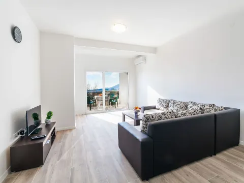 Rent, apartment, 63m², Bečići, Budva - image 2