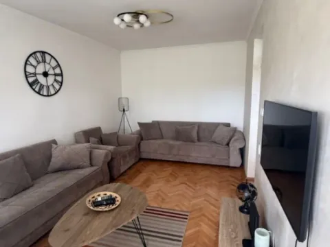 Izdavanje, trosoban stan, 75m2, Stara Varoš, Podgorica Izdavanje, trosoban stan, 75m2, Stara Varoš, Podgorica