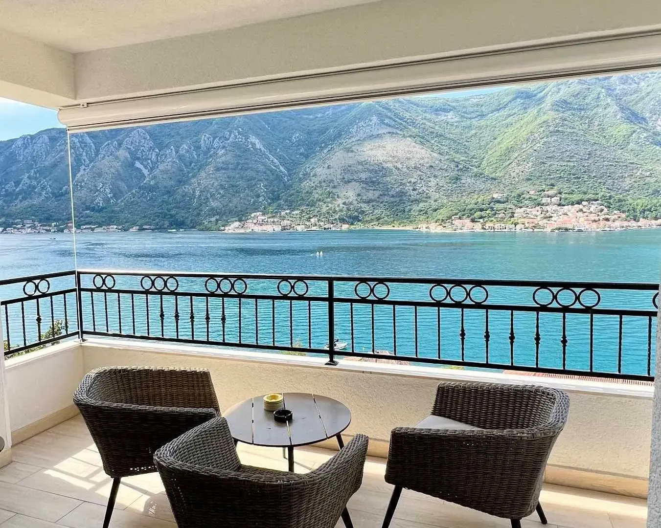 Prodaja, dvosoban stan, 85m², Dobrota, Kotor