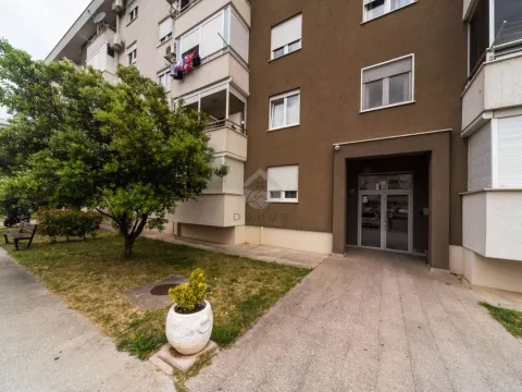 Prodaja, jednosoban stan, 52m², Tuški Put, Podgorica - image 9