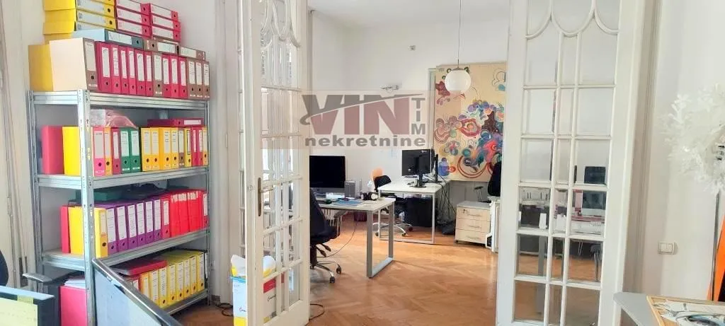 Izdavanje, četvorosoban stan, 115m², Stari Grad, Beograd