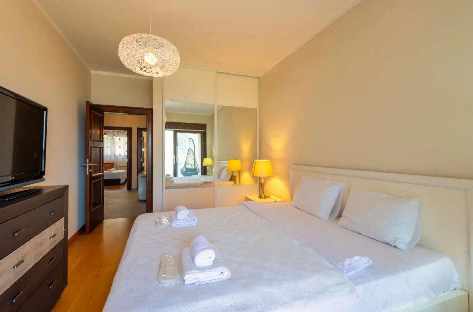 Izdavanje, trosoban stan, 141m², Škaljari, Kotor