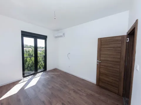 Prodaja, trosoban stan, 82m², Tivat, Crna Gora - image 11