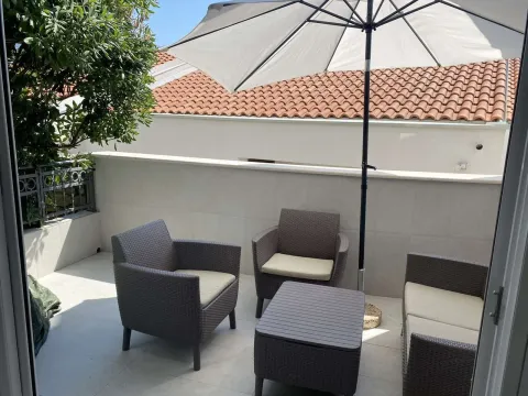 Rent, one bedroom apartment, 50m², Vidikovac, Budva - image 10